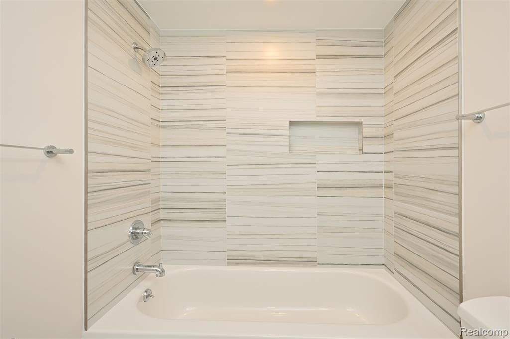 211 E Merrill Street Property Photo 21