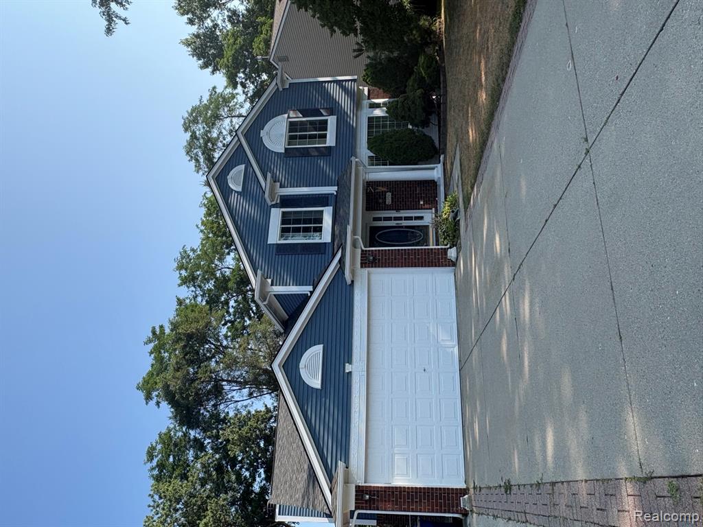 6994 York Property Photo 3