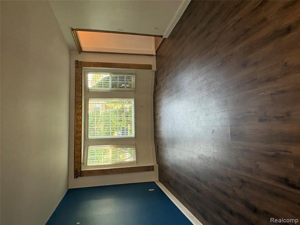 6994 York Property Photo 4
