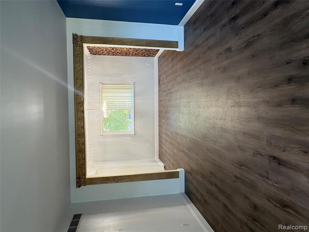 6994 York Property Photo 5