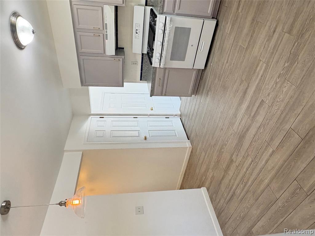 6994 York Property Photo 8