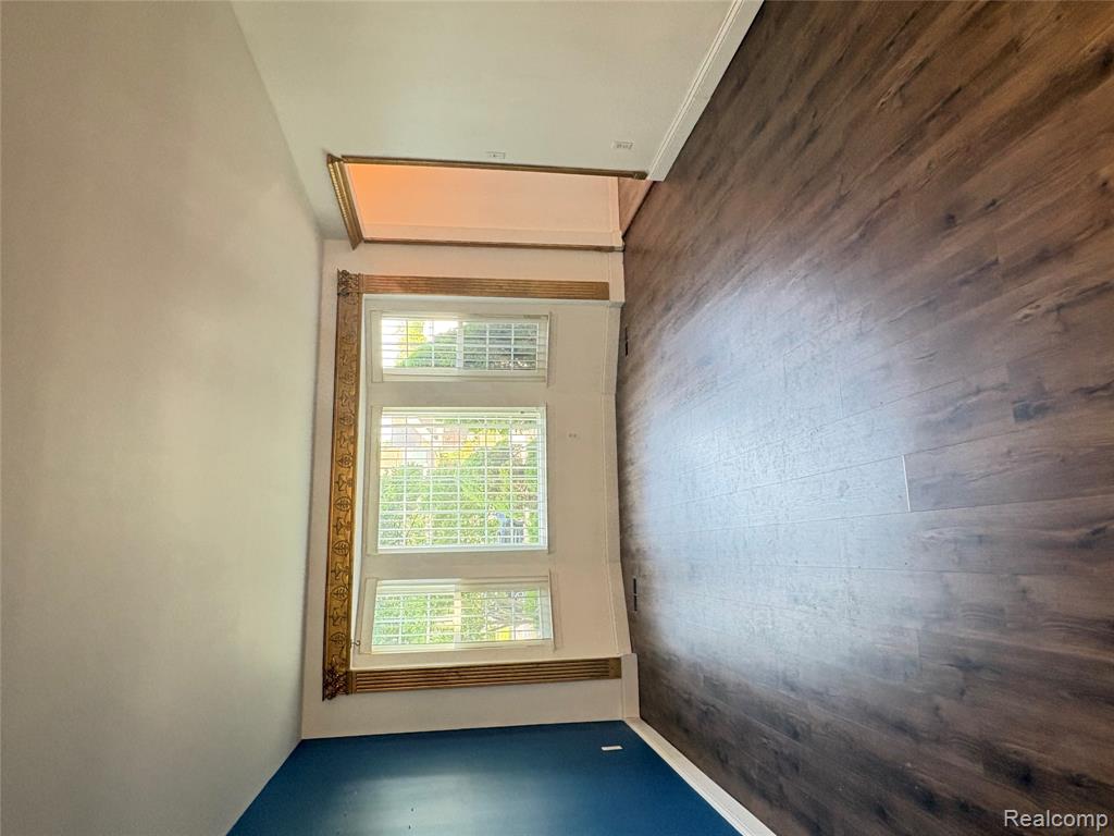 6994 York Property Photo 9