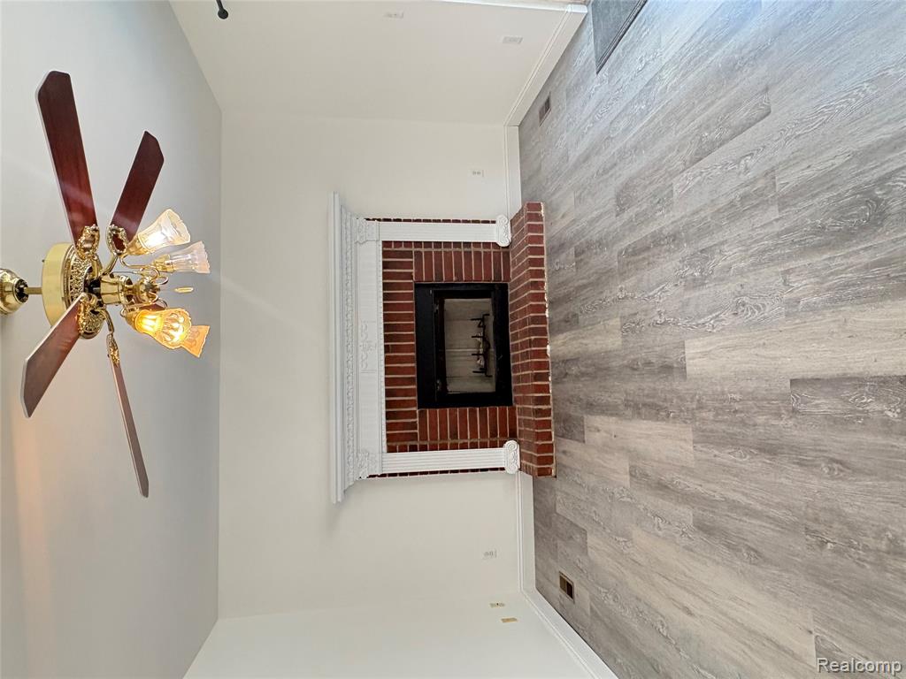 6994 York Property Photo 12