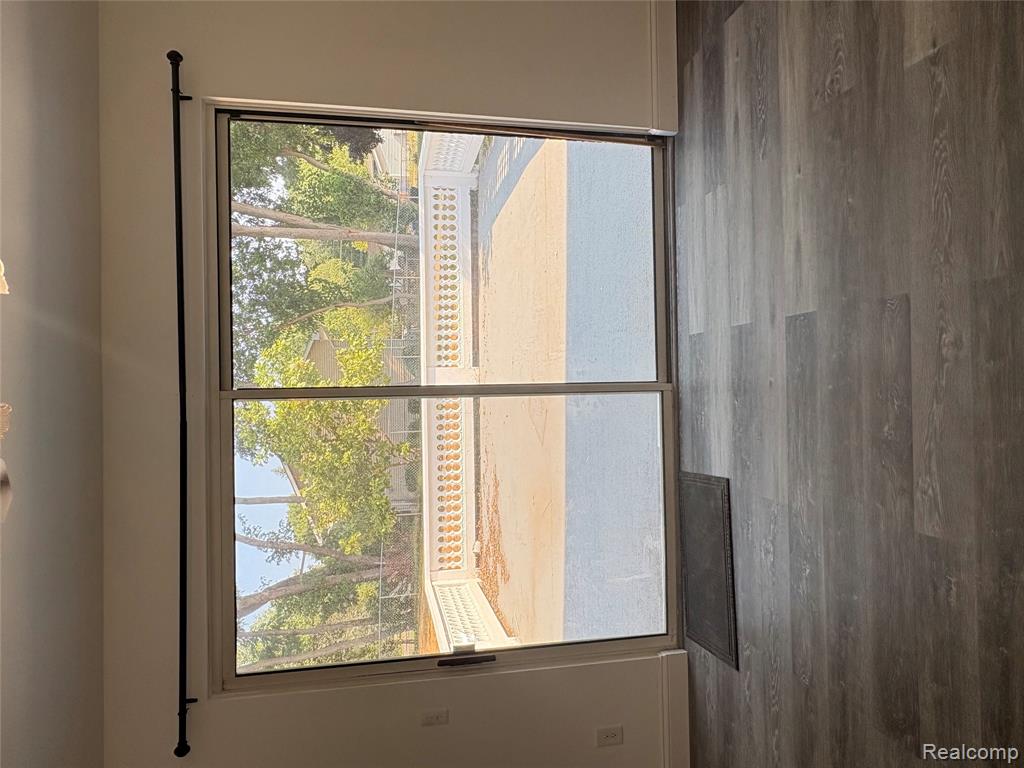 6994 York Property Photo 13