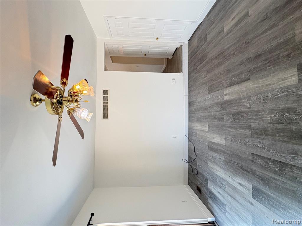 6994 York Property Photo 15