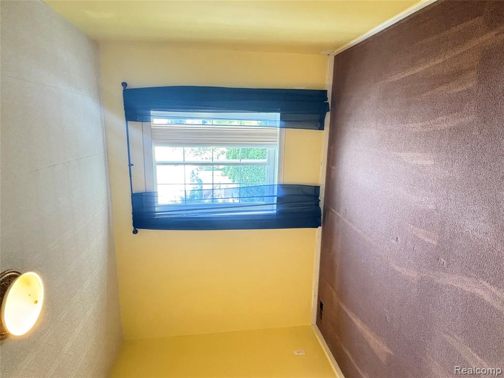 6994 York Property Photo 22