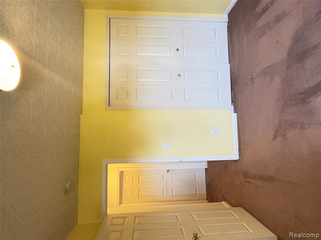 6994 York Property Photo 23