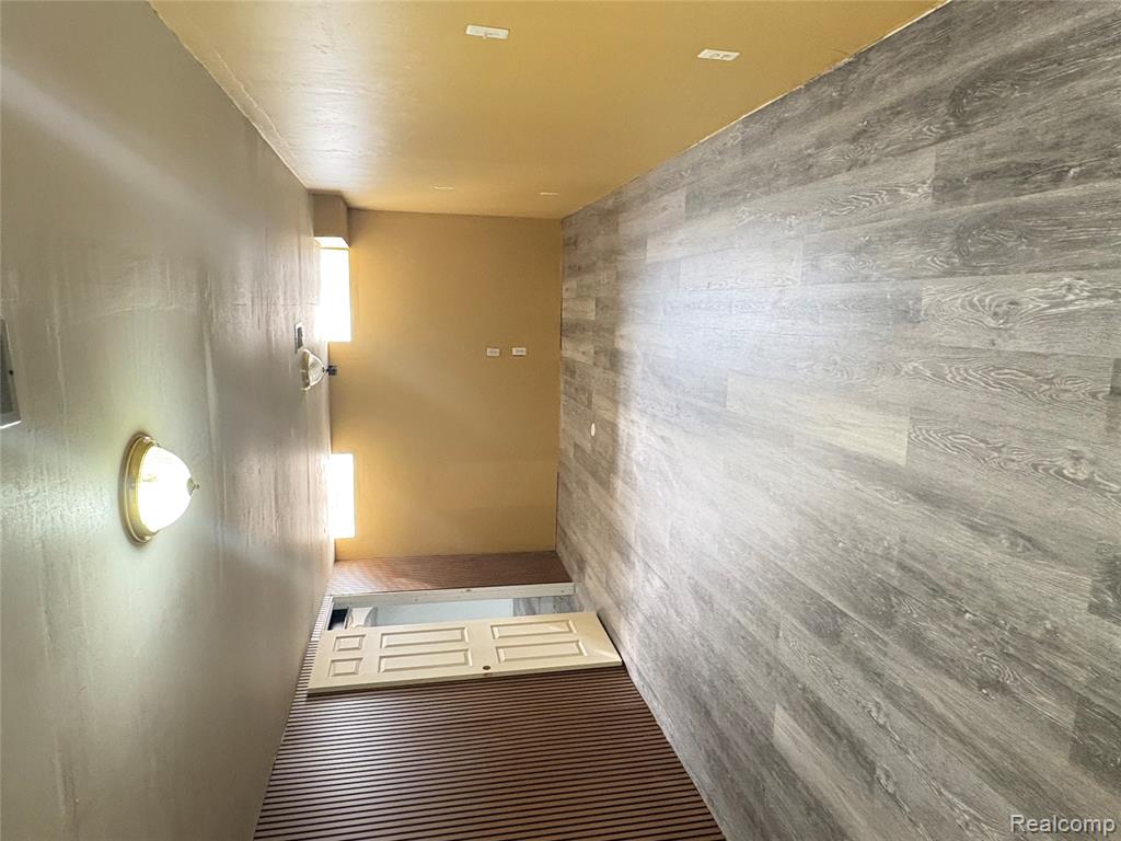6994 York Property Photo 24