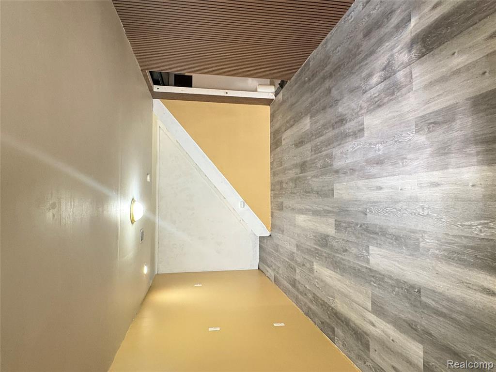 6994 York Property Photo 25