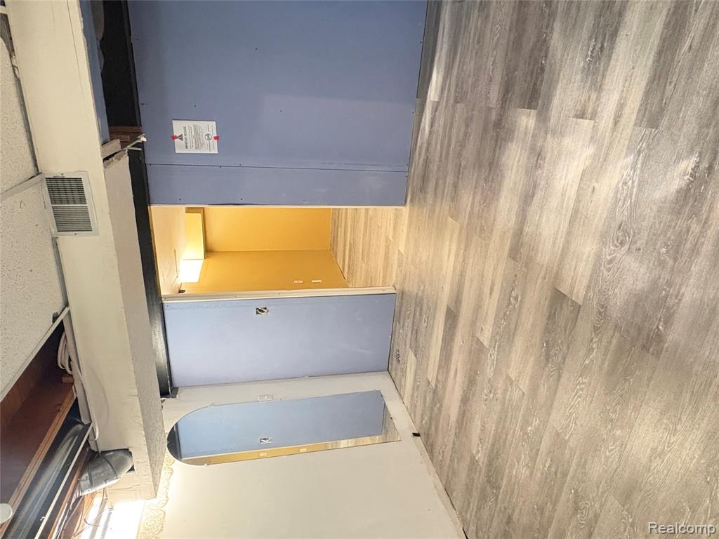 6994 York Property Photo 26