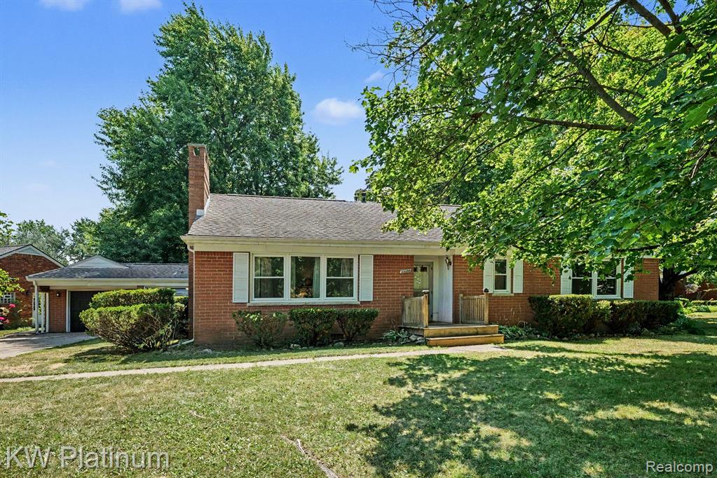 33200 Edgegrove Property Photo 1
