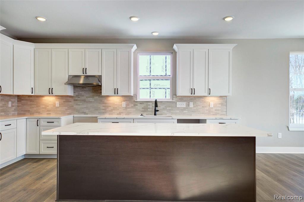 544 Round Rock Property Photo 6