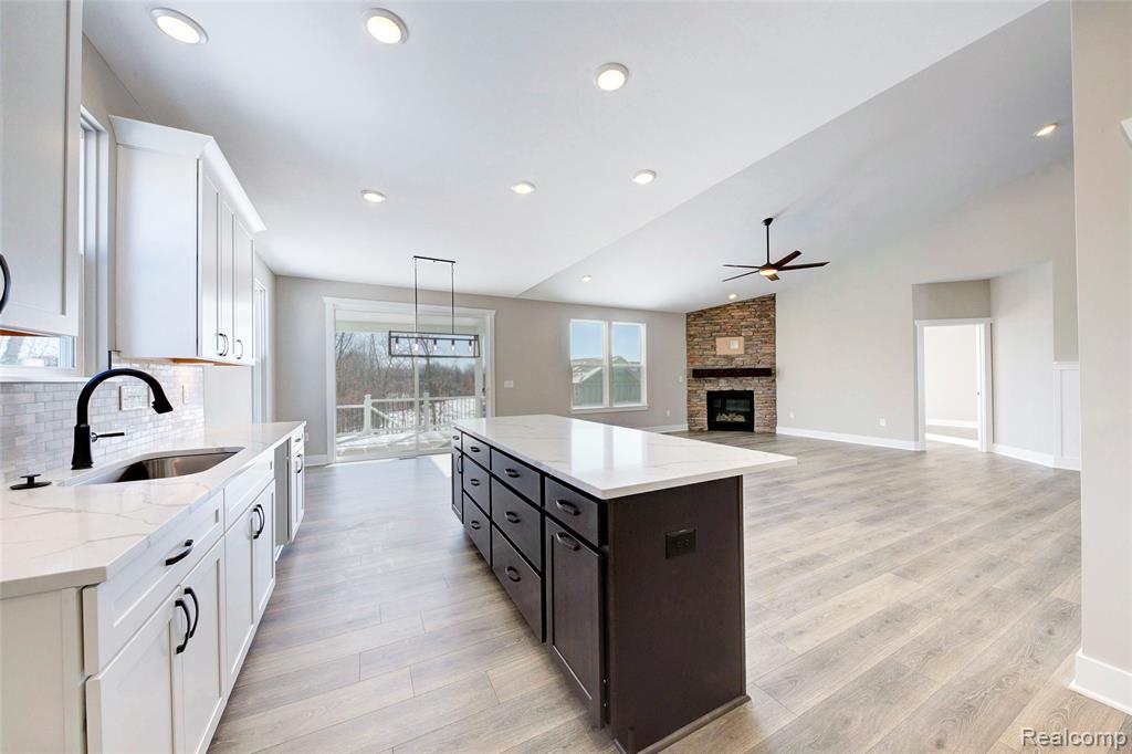 544 Round Rock Property Photo 8