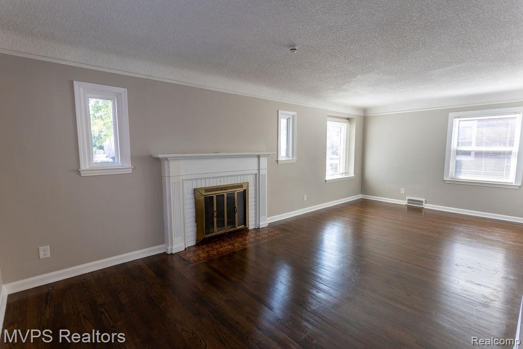 21737 Mccormick Street Property Photo 2