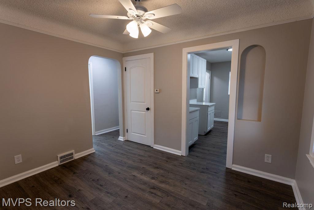 21737 Mccormick Street Property Photo 6