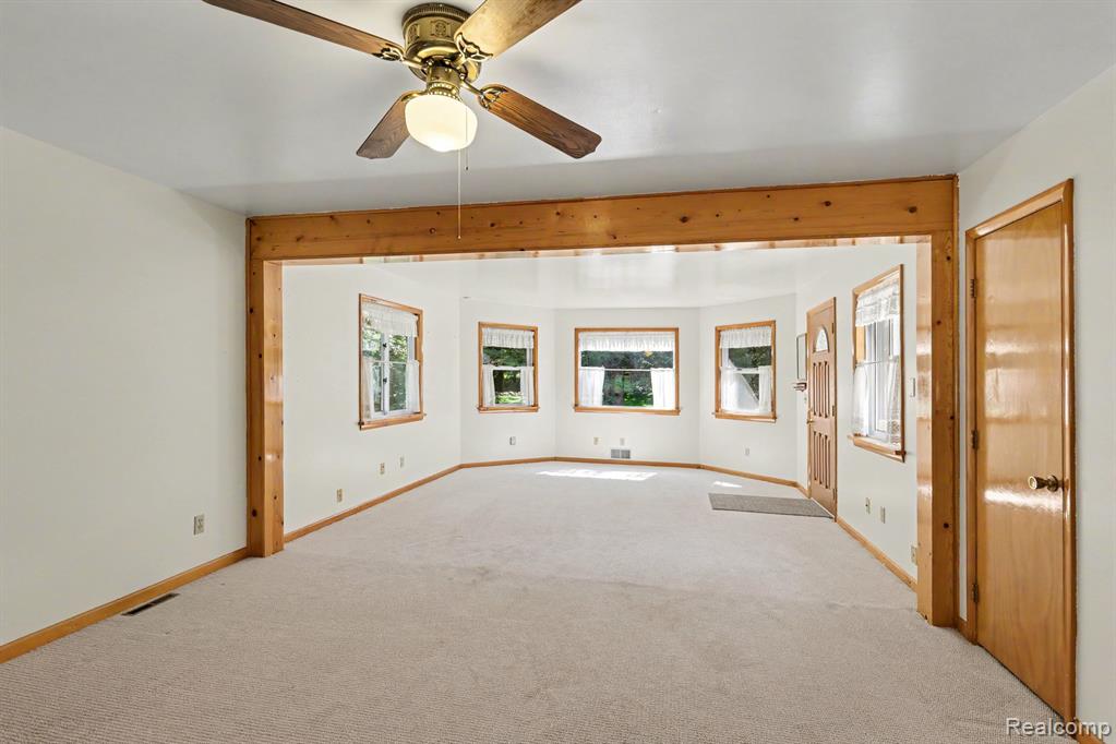 6095 Tipsico Lake Road Property Photo 4