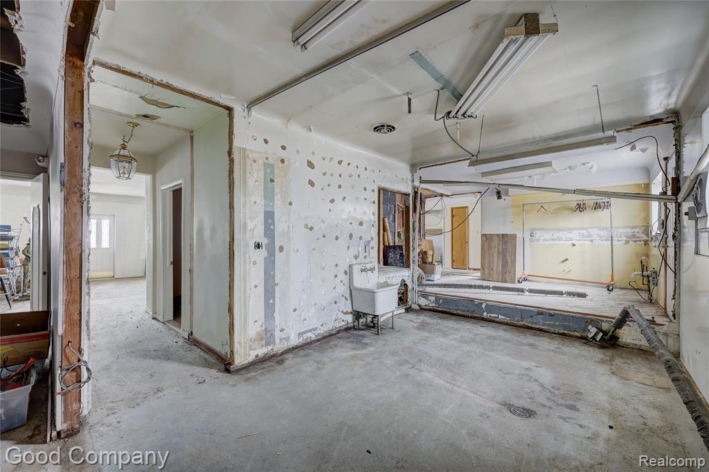 23919 John R Road Property Photo 21