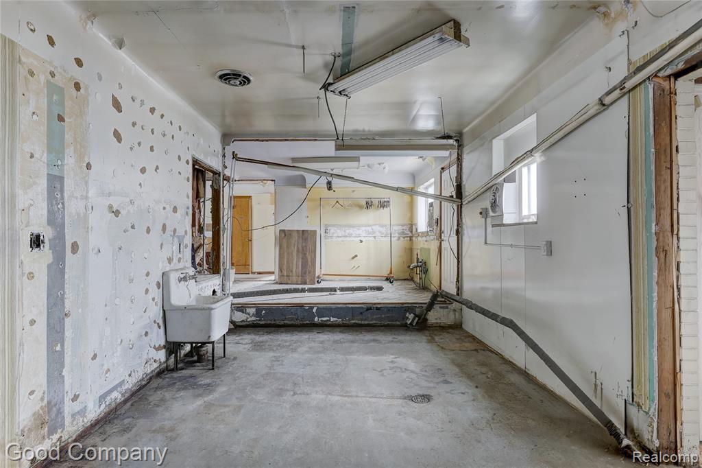 23919 John R Road Property Photo 22