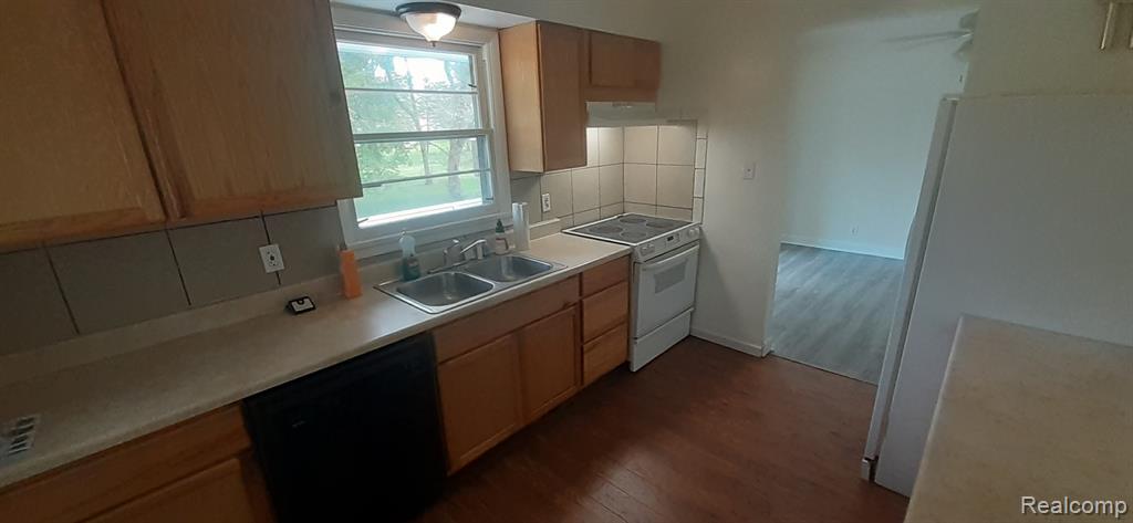 6184 Flushing Road Property Photo 8