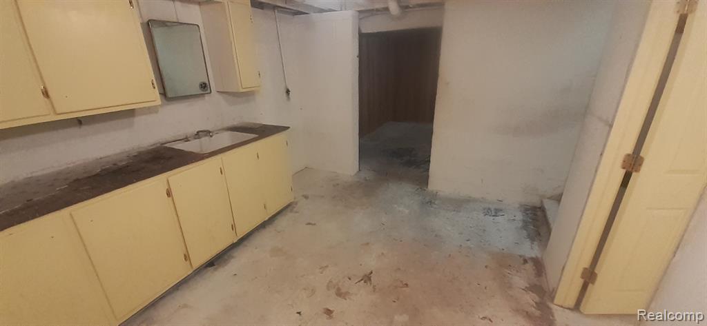 6184 Flushing Road Property Photo 14