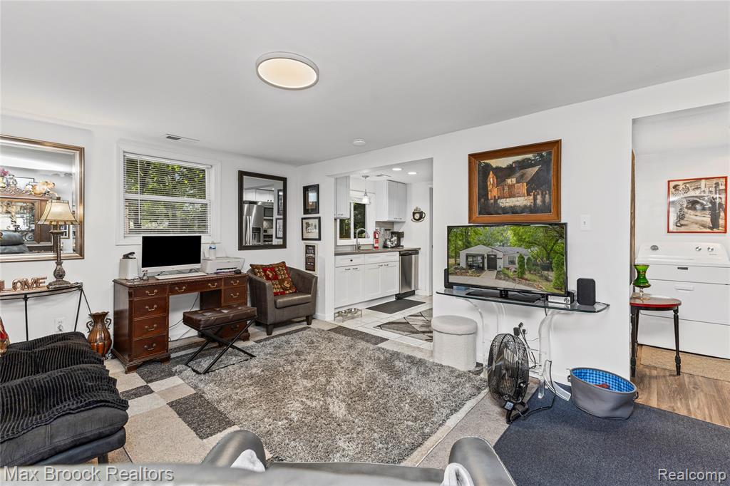 21485 Indian Street Property Photo 12