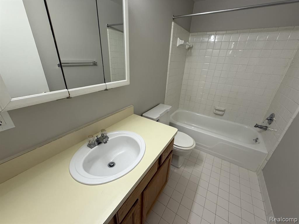 27153 Farmbrook Villa Drive Property Photo 9