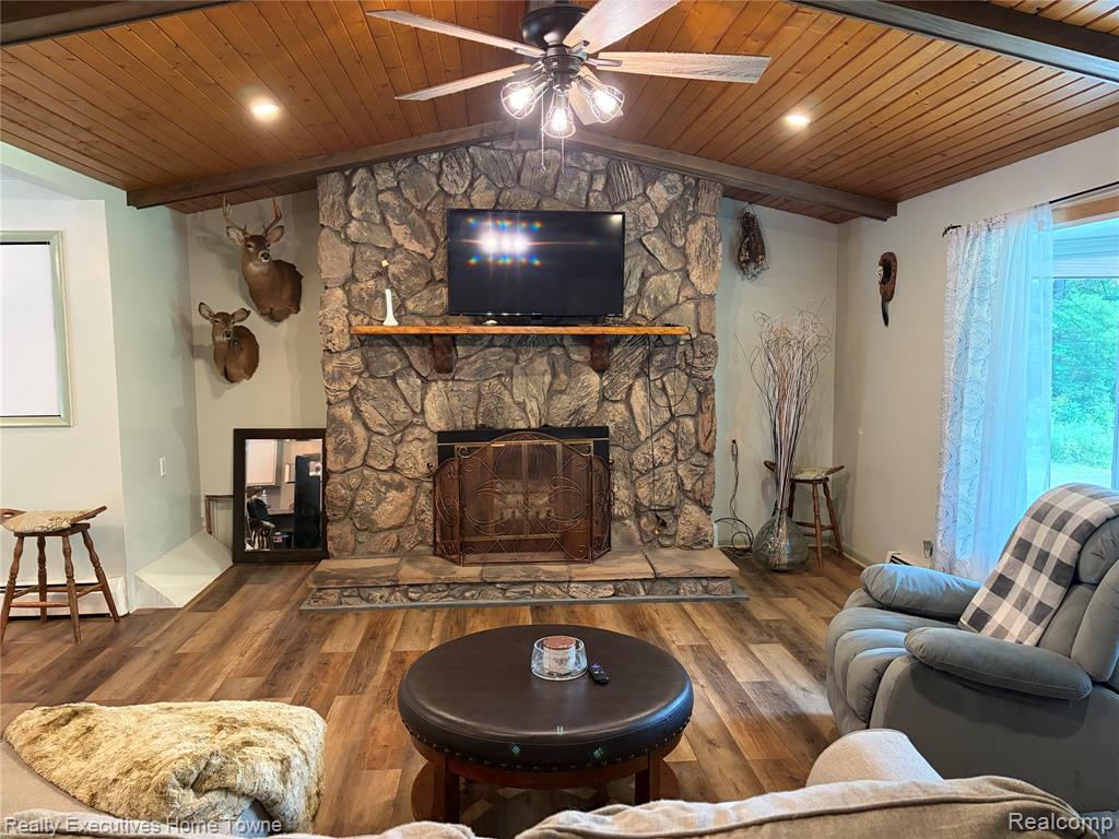 6100 Frith Road Property Photo 4