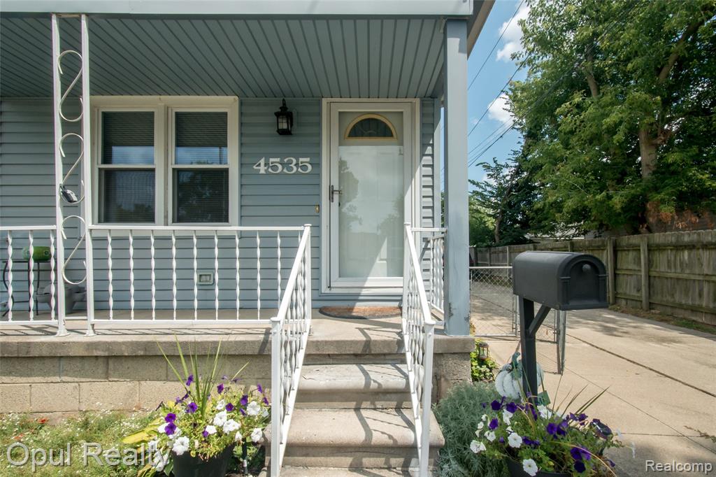 4535 Niagara Street Property Photo 4