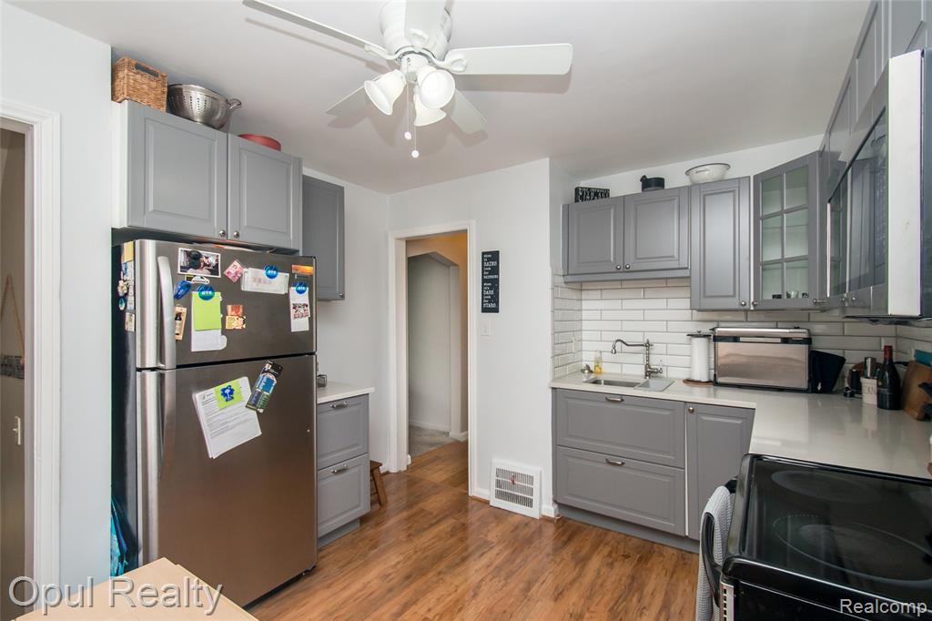 4535 Niagara Street Property Photo 8