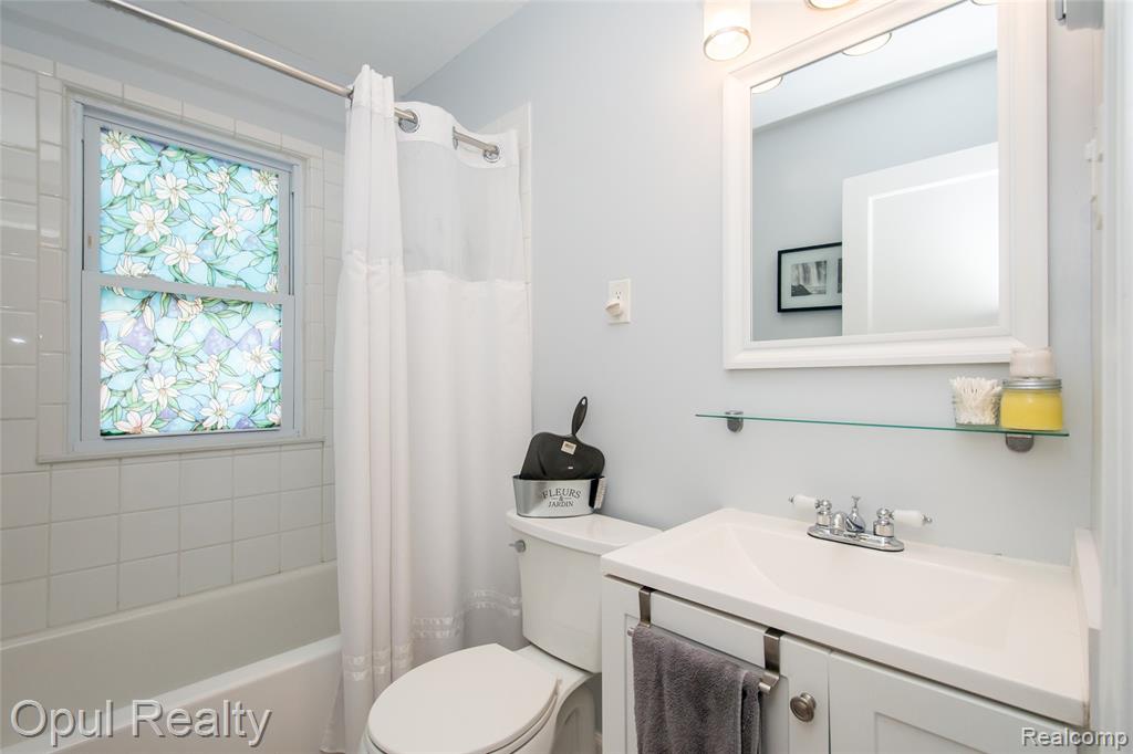 4535 Niagara Street Property Photo 9