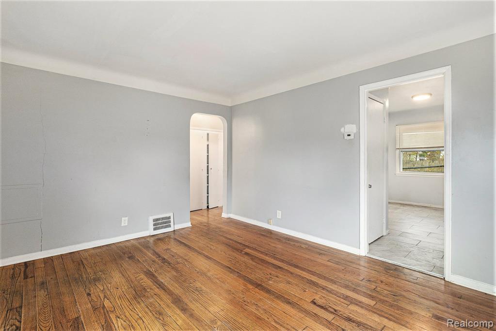 20415-20419 Moross Road Property Photo 5