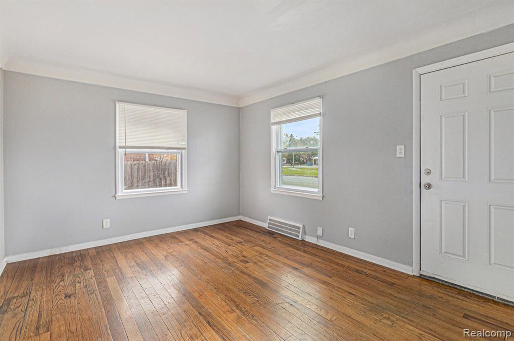 20415-20419 Moross Road Property Photo 7