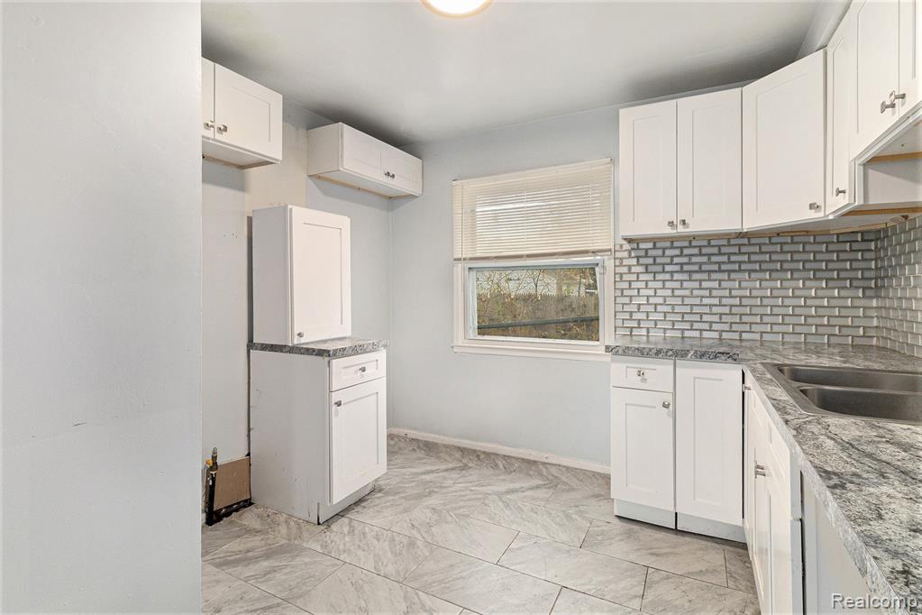 20415-20419 Moross Road Property Photo 10
