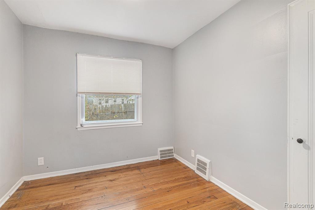 20415-20419 Moross Road Property Photo 12