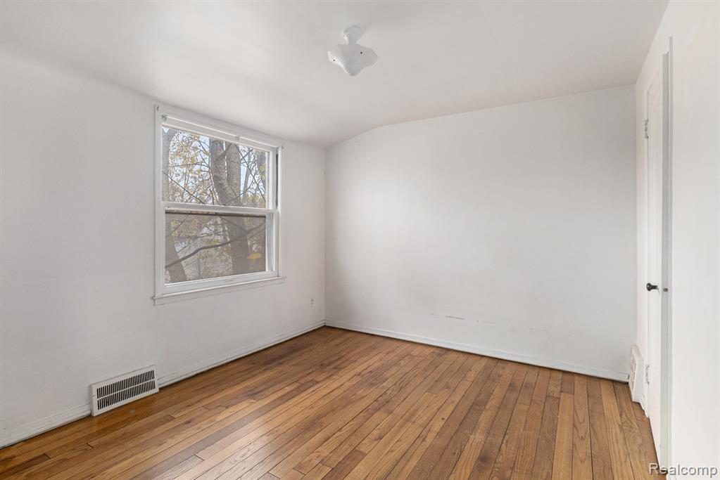 20415-20419 Moross Road Property Photo 16