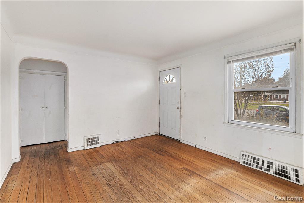 20415-20419 Moross Road Property Photo 18
