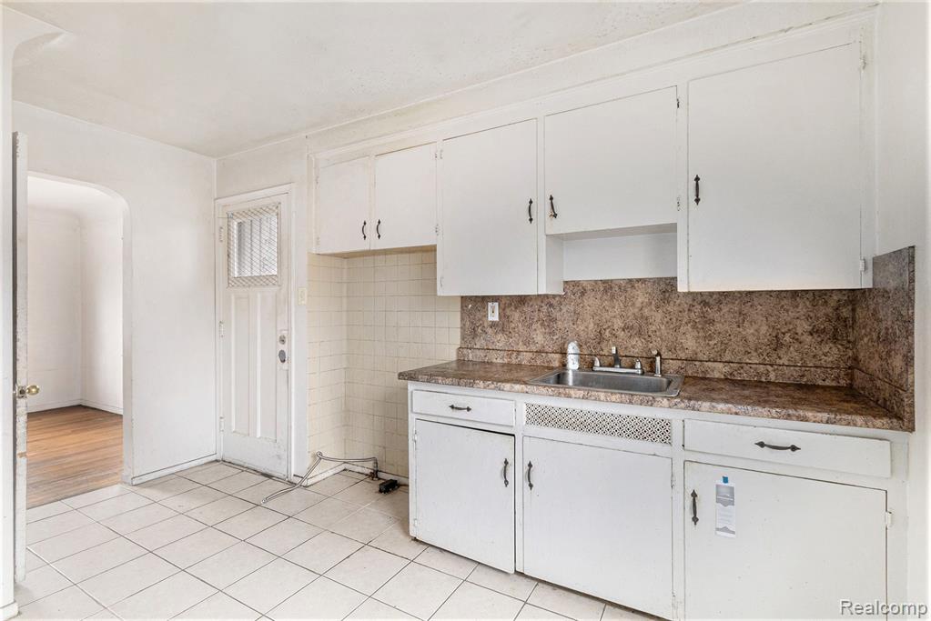 20415-20419 Moross Road Property Photo 20