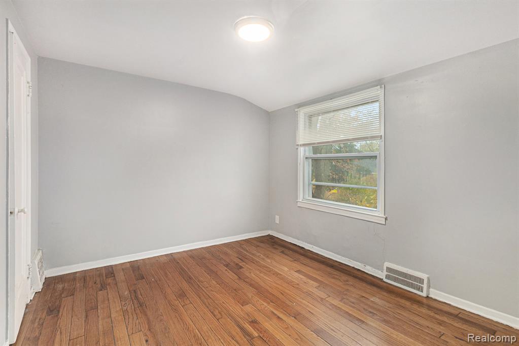 20415-20419 Moross Road Property Photo 24