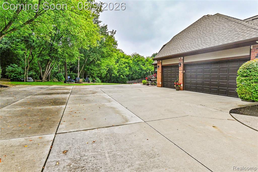 7712 Parkcrest Circle Property Photo 8
