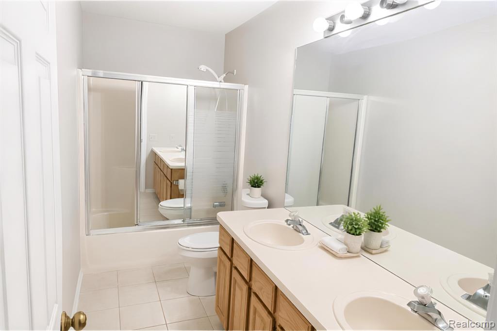 552 Whitney Drive Property Photo 14