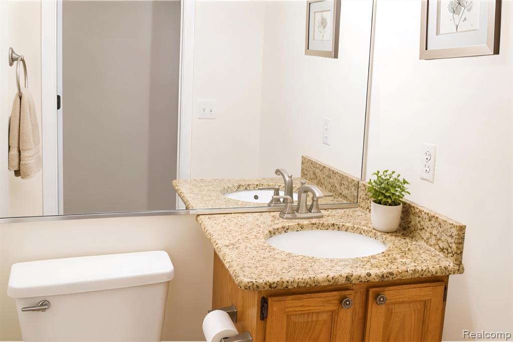 552 Whitney Drive Property Photo 16