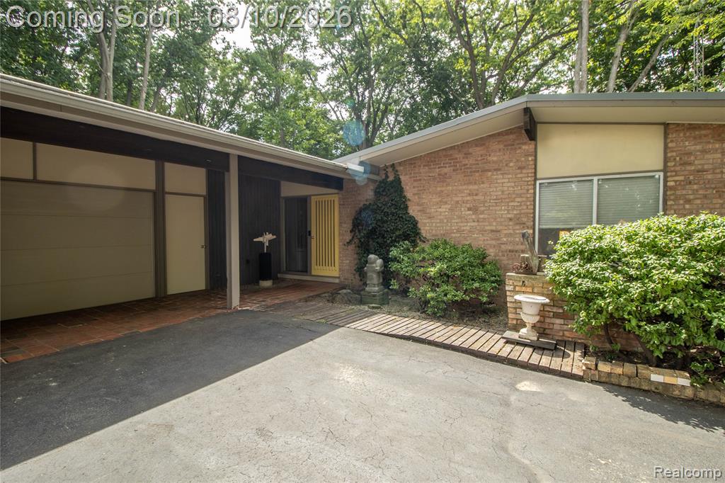 9302 Green Tree Drive Property Photo 1