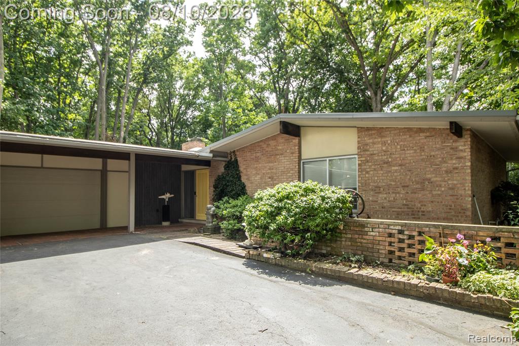 9302 Green Tree Drive Property Photo 2