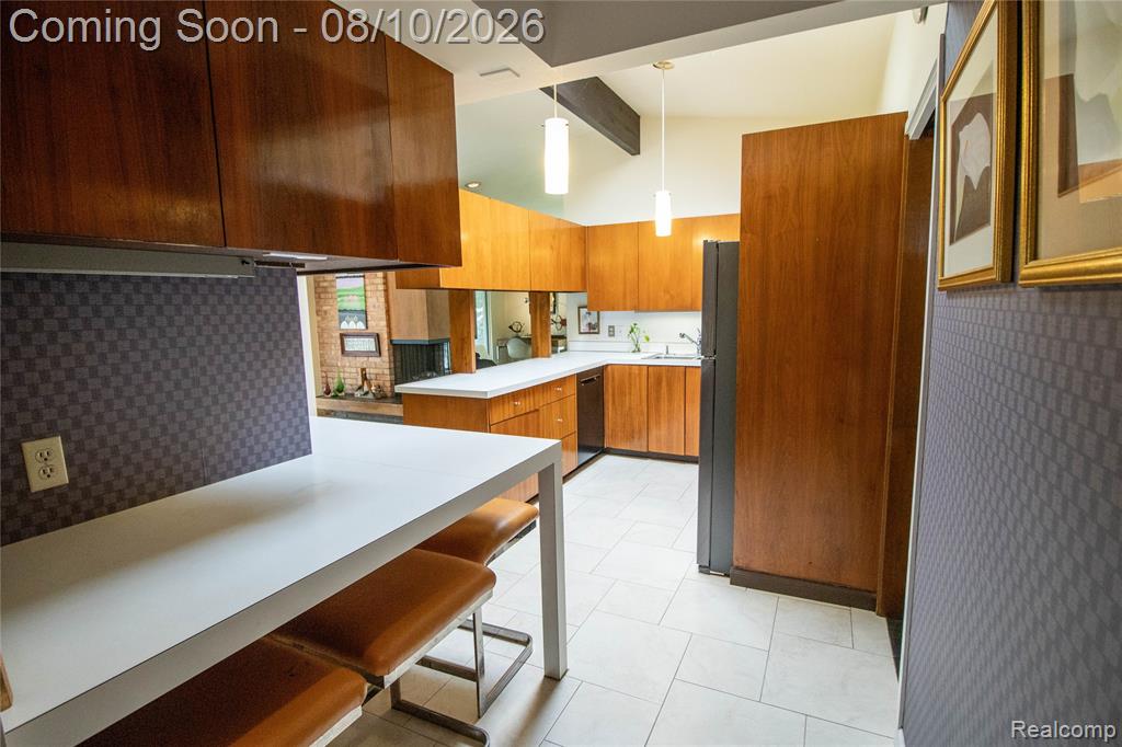 9302 Green Tree Drive Property Photo 7