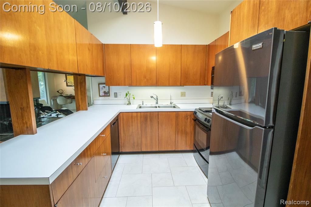 9302 Green Tree Drive Property Photo 9