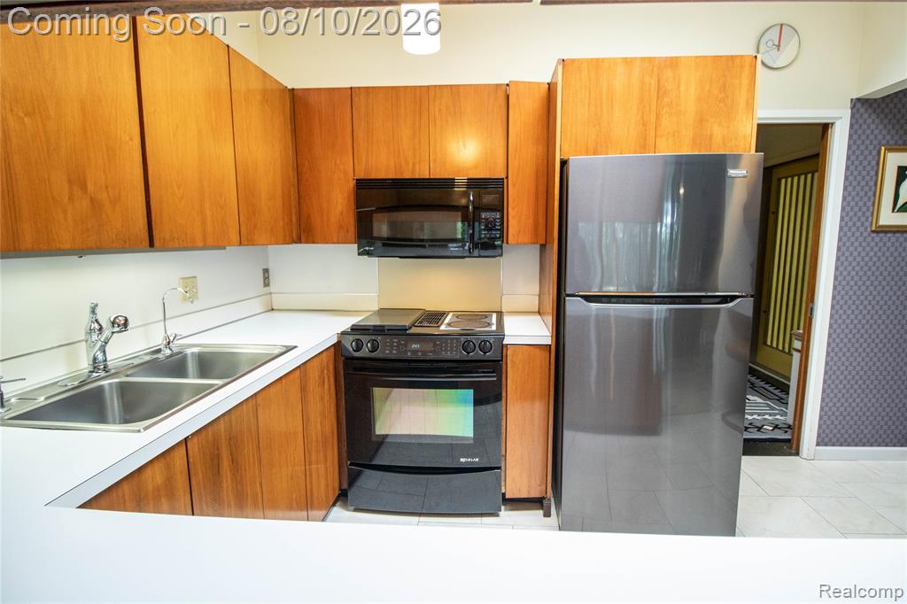 9302 Green Tree Drive Property Photo 10