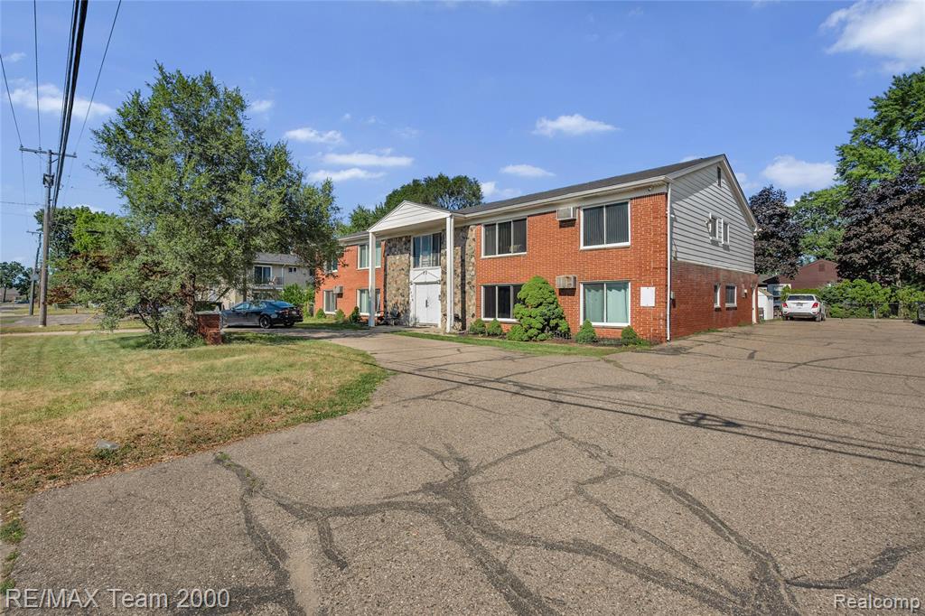 6930 YALE Apt. #5 Street Property Photo 1