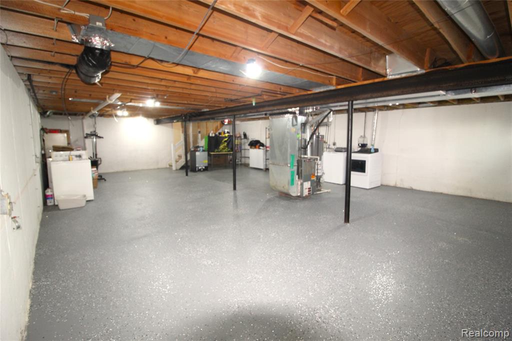 22100 Pleasant Street Property Photo 10