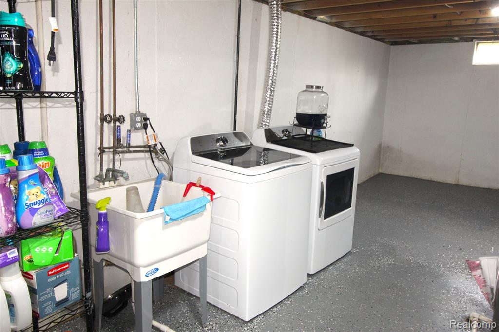 22100 Pleasant Street Property Photo 12