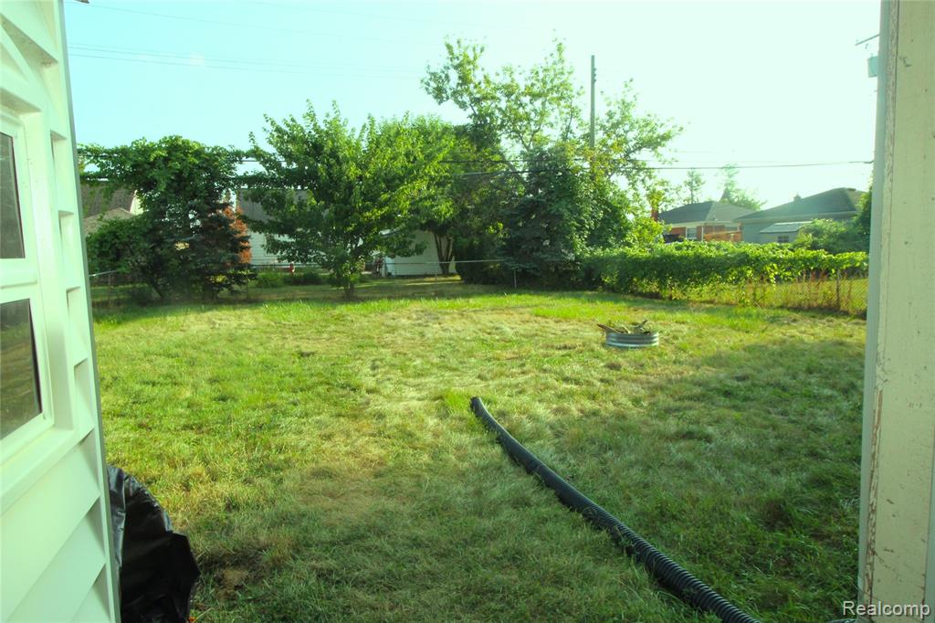 22100 Pleasant Street Property Photo 14